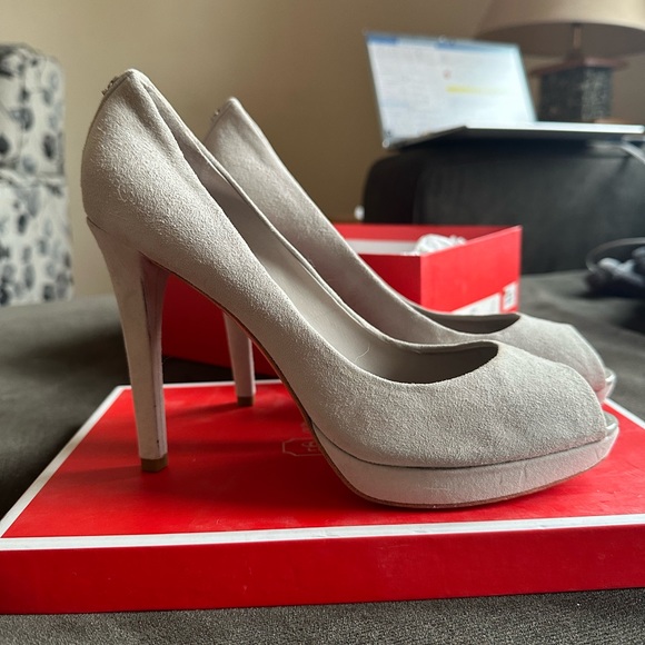 Coach Suede heels - Picture 3 of 11